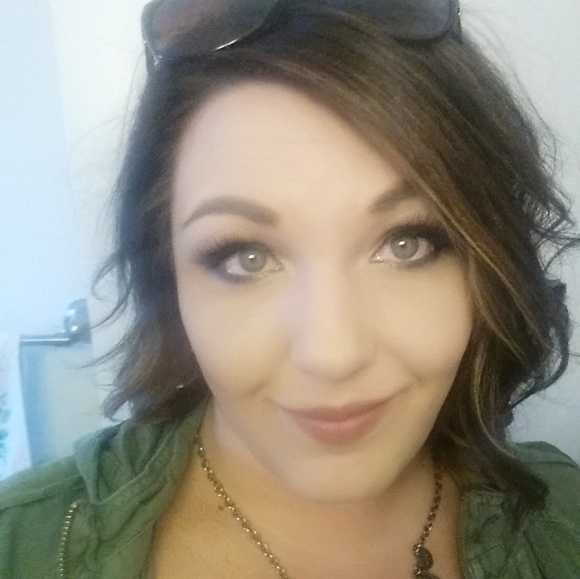 Meet your Posher, Ali - Picture 2 of 2